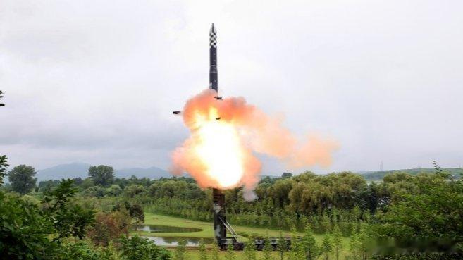 凤凰新闻【朝鲜称绝不放弃核武器，中方表态】5月28日，外交部发言人毛宁主持例行记