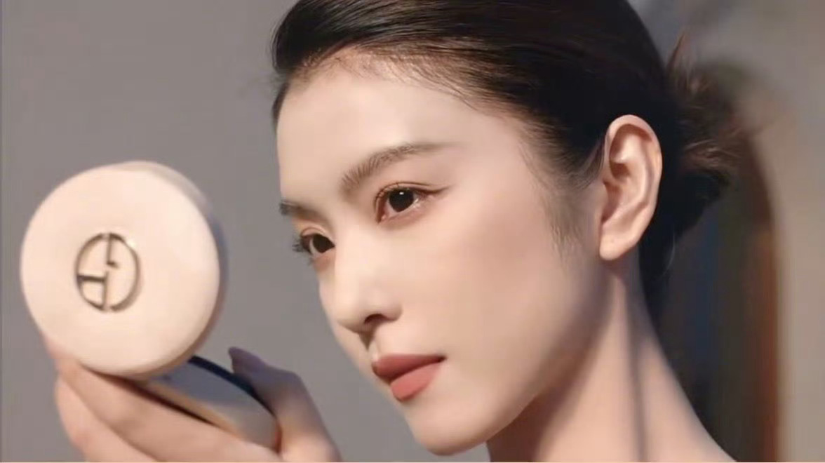 李云霄 × ARMANI Beauty 阿玛尼美妆品牌挚友李云霄阿玛尼