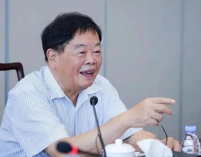 不敢相信！400万宾利嫌贵，600万红旗却眼都不眨？玻璃大王曹德旺这波操作绝了！