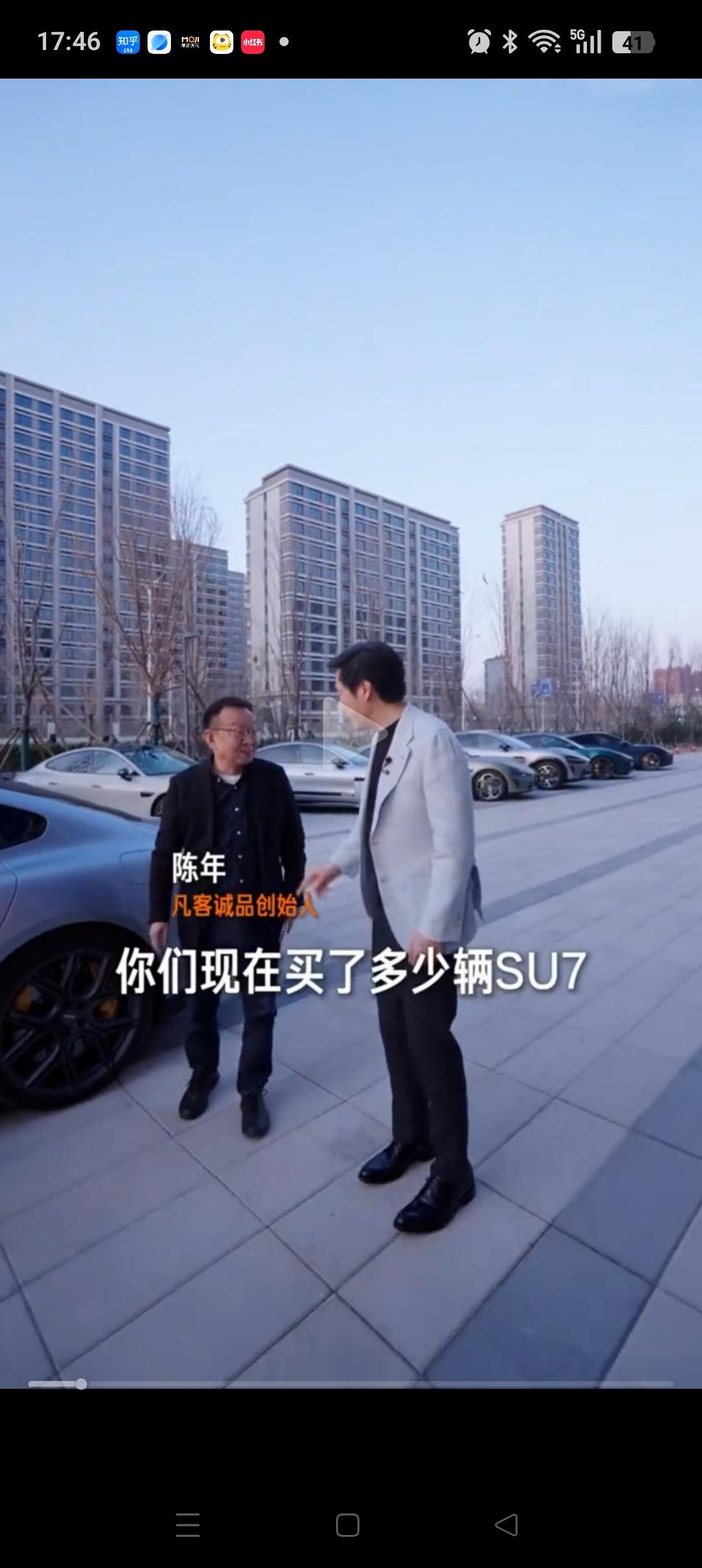 雷军真讲义气，和陈年关系也是真的好。陈年特意从杭州开车赶过来，大包小包的，都是土