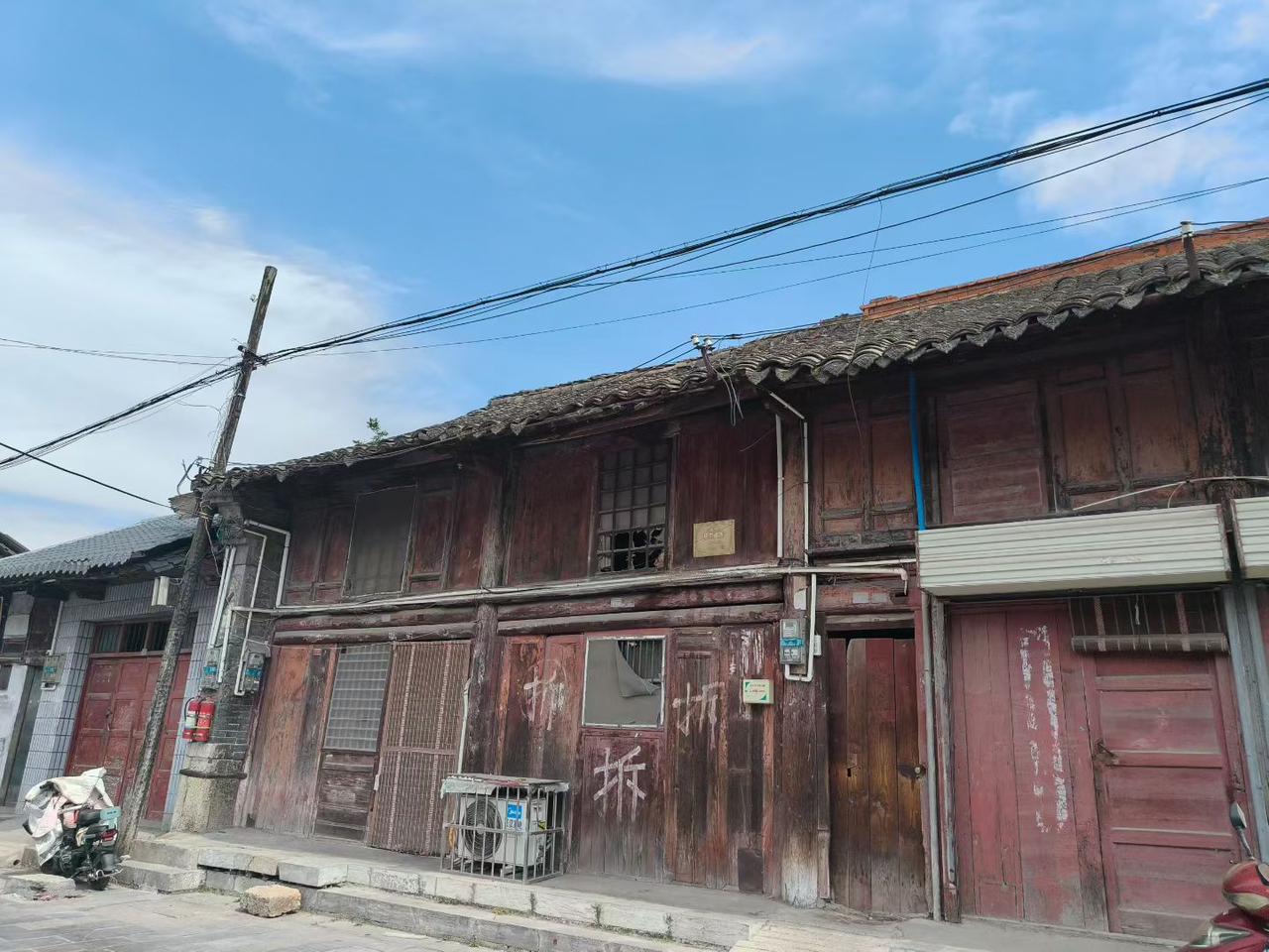 汉中老街。让我想起了李荣浩的《老街》。