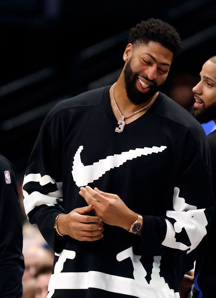 确实风险太大，薪资高，伤病风险又大。名记Tim Bontemps谈到了关于浓眉的