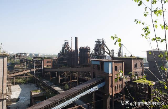 合钢往事：一座钢城，半生乡愁
 
上世纪五十年代，合肥钢铁厂破土动工，彻底结束了