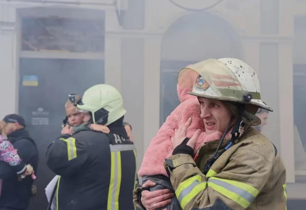 美国提议停火，泽连斯基服软求和，俄方核演习加码：特朗普提议乌俄当前前线停火，泽连