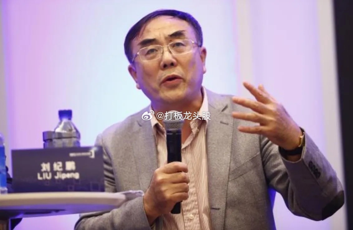 刘纪鹏院长指出，注册制改革的关键是监审分离，而现在的问题是一个老子审，变成三个儿