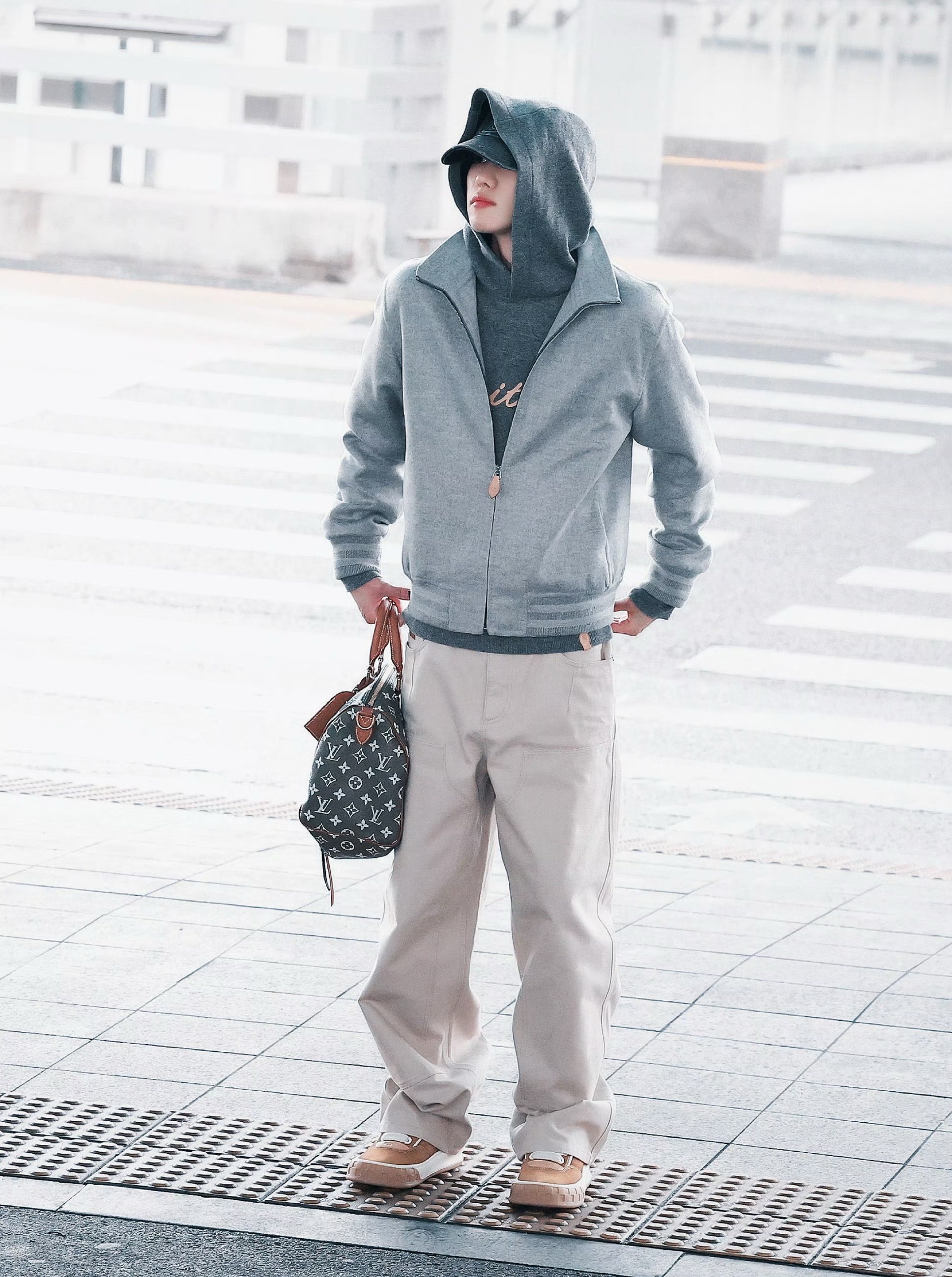 徐明浩出发LV巴黎时装周徐明浩机场Look将现身巴黎男装周LV2026秋冬男装大