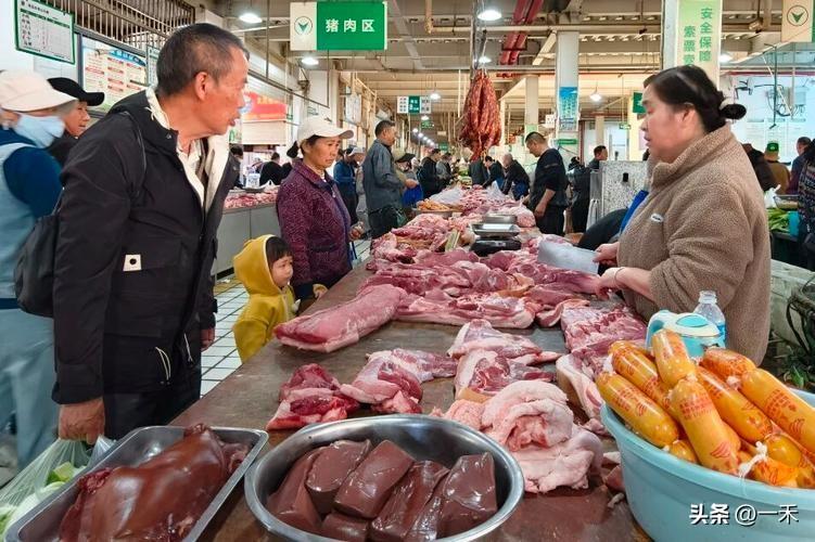 “二师兄”身价大跳水！猪肉重回个位数，有人欢喜有人愁
 
最近不管是去菜市场买菜