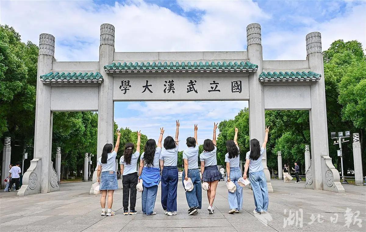 保定高校切莫跟风武大，守住校园育人底色

武汉大学全面取消入校预约后，乱象频出：