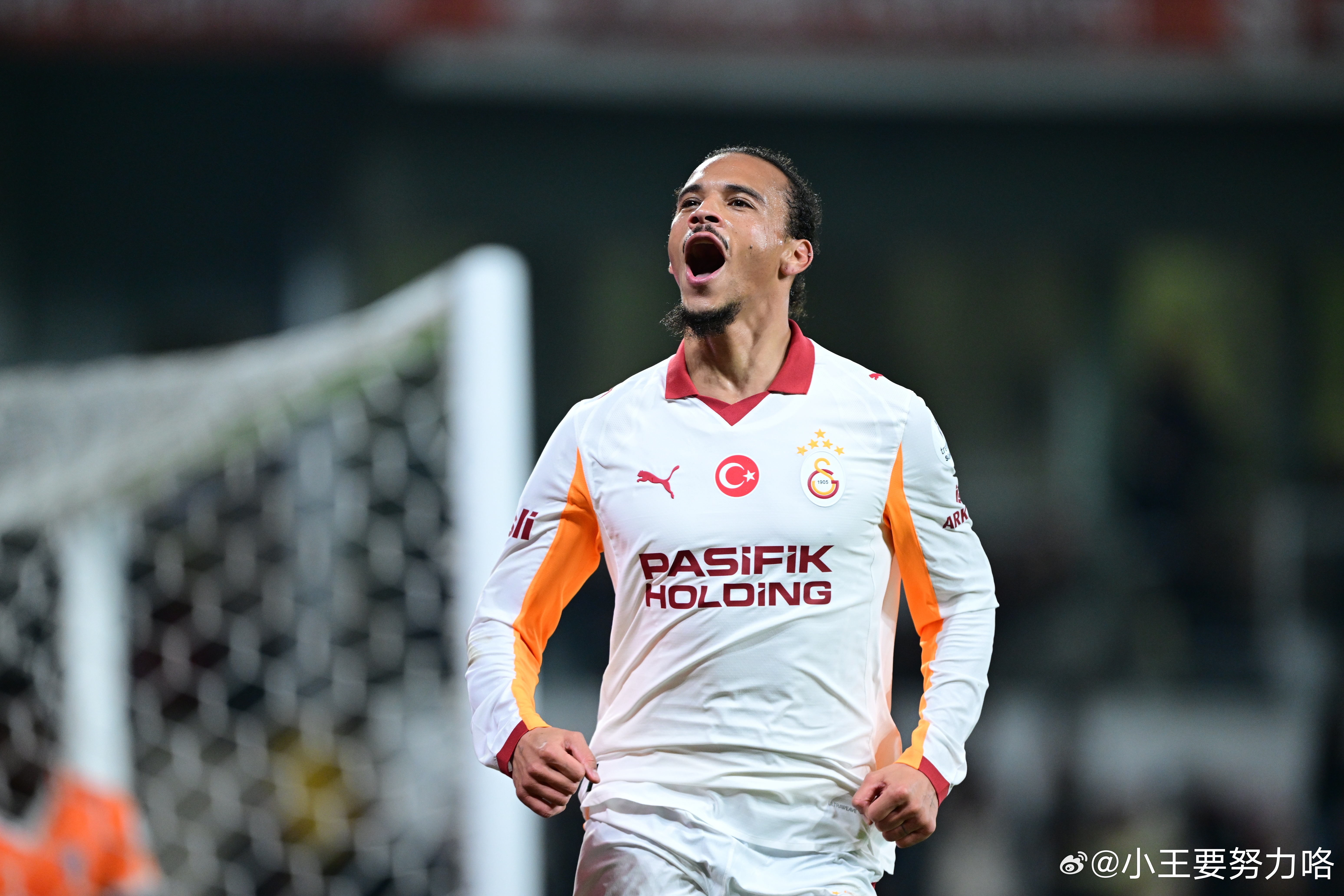 周五  德乙看法004  杜塞多夫 VS 沙尔克04本场给到两队同层楼的高度，目