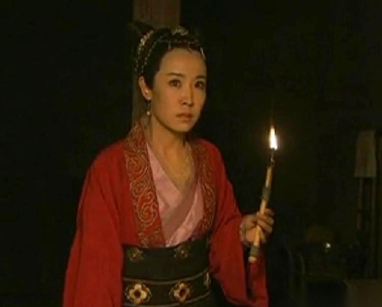 《神探狄仁杰》第二部里，有个镜头我现在都记得清清楚楚。
李元芳和如燕，两大高手护