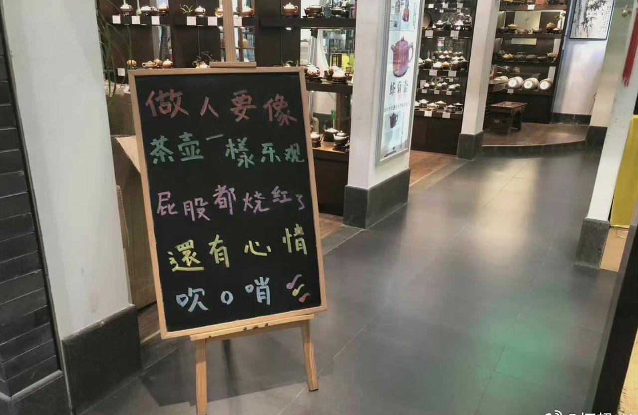 【琅河财经】人生到底在追求什么

一个在医院工作10年的朋友告诉我，他发现了一个