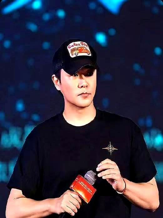 今年春节档一夜缩水近四成，最难受的恐怕不是观众，而是那位没出现在牌桌上的陈思诚。