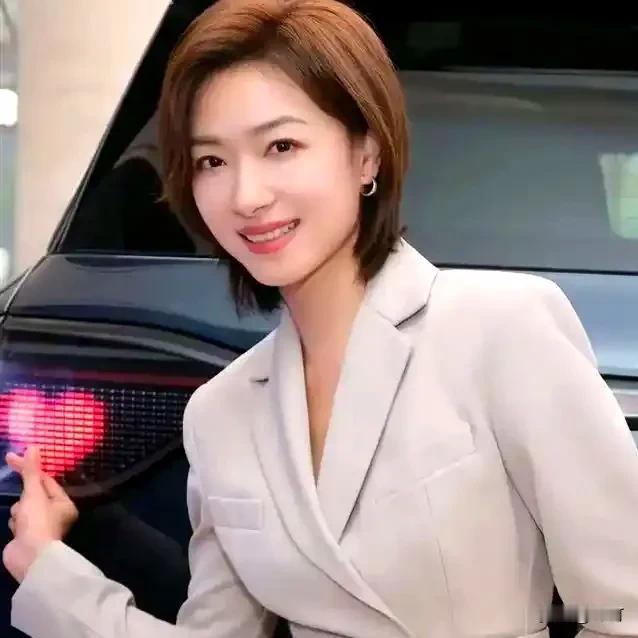 万茜43岁了，依然不怕接戏，真是让人佩服的女演员。

万茜深入角色的做法值得很多