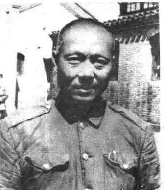 1957年，傅作义到功德林看望陈长捷，陈长捷激动大喊：“你在北平谈判，让我坚守天