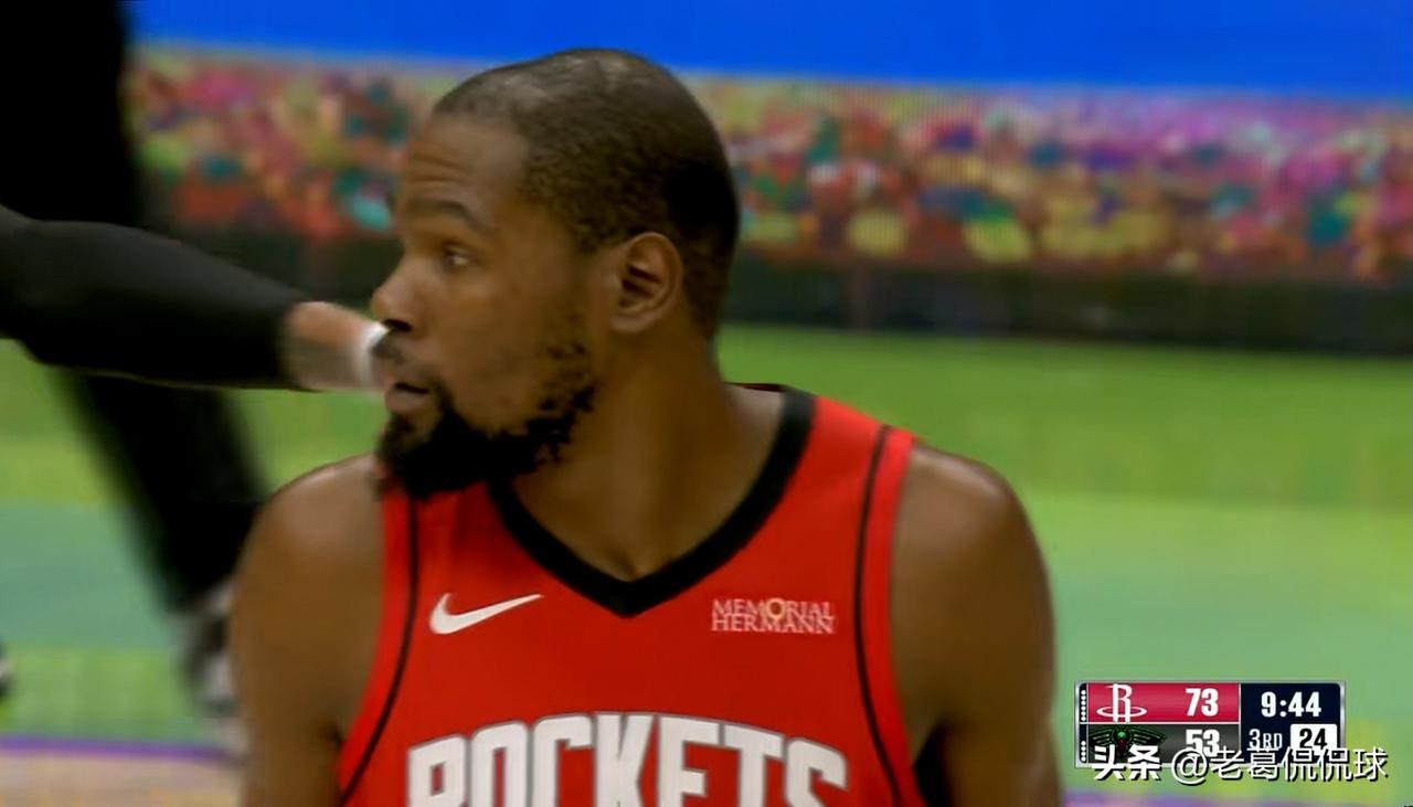 火箭巨星杜兰特真是太浪投三分了！在今天火箭客场以134：102轻取鹈鹕的比赛中，