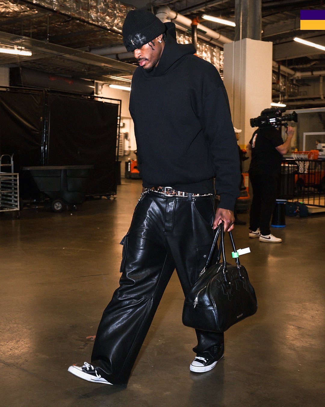 斯玛特伤缺，湖人调整首发：东契奇，里夫斯，拉拉维亚，詹姆斯，艾顿活塞首发：詹金斯