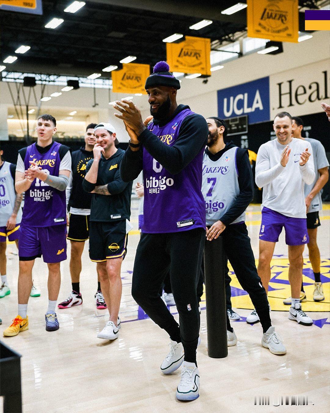 詹姆斯生日夜分卫融洽，小将蒂耶罗场生日歌




詹姆斯迎来第41个生日，湖人全