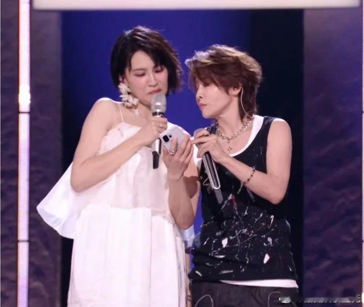 曾沛慈把王濛当大开门夸啊王濛遇到了沛慈兵法咱就是说这个曾沛慈把王濛当大开门夸啊哈