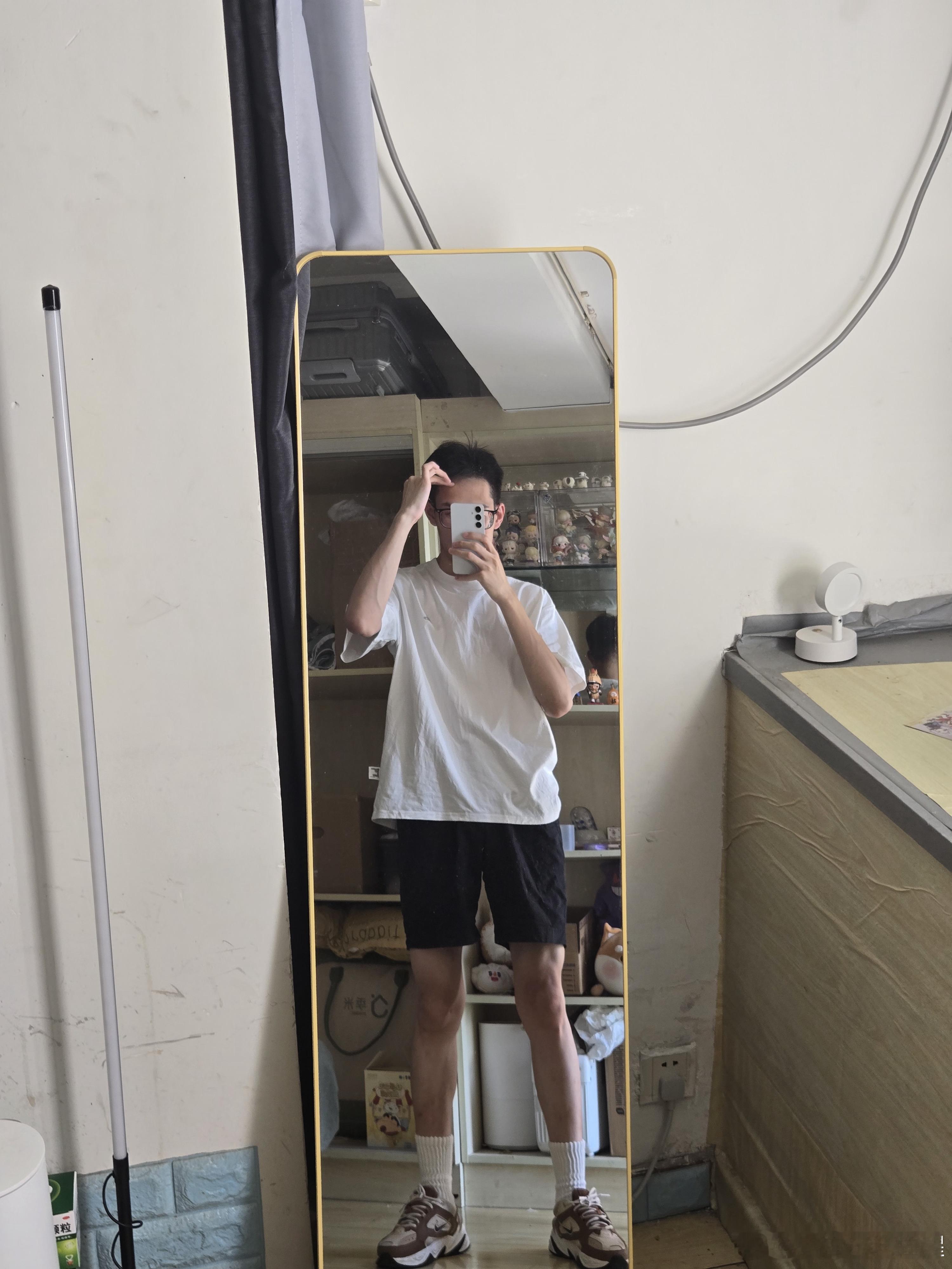 想你抱抱我我但怕你的肚子先顶到我 