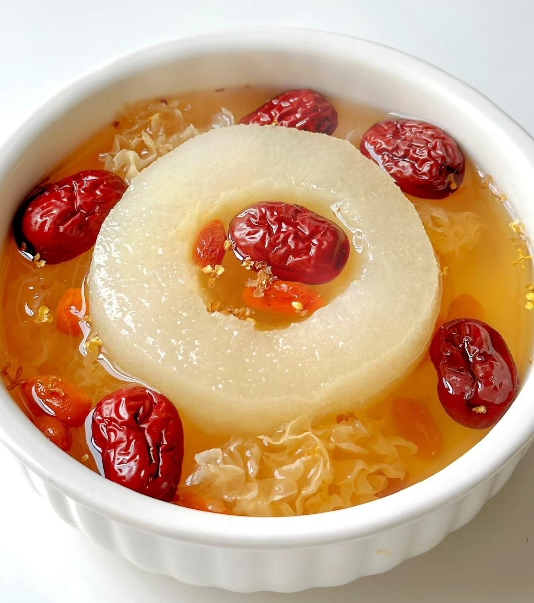 昨晚直播到深夜，一大早醒来嗓子疼的直冒烟，话都说不清楚，本来想去医院的，却被我妈