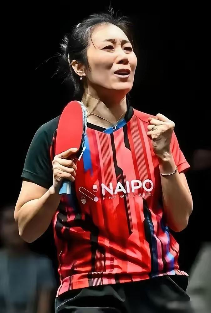 43岁韩莹，拿命打球为养家
两次跟腱断裂，打了6钢钉，仍在德国联赛拼杀。
德国联