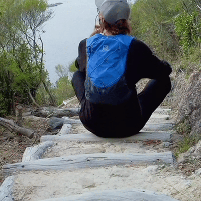 张曼玉 法拉利还是那个法拉利 张曼玉这姐也太厉害了吧！素颜爬山轻松搞定，片场状态