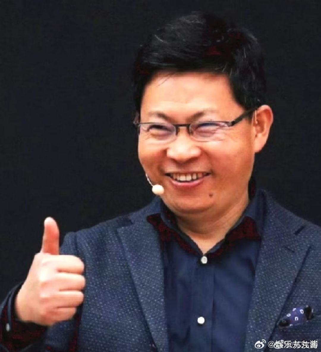 余承东和工程师拼手速 家人们，余总和工程师拼装机的画面太燃了！全程目不转睛，手速