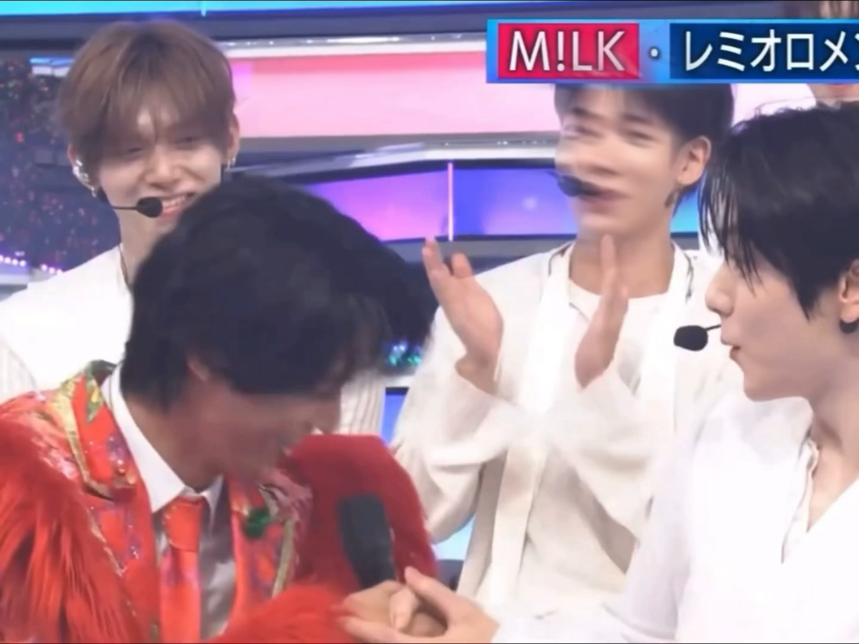 彬准[超话] 260828 Music Station🦊👀🐰☺️☺️☺️ 