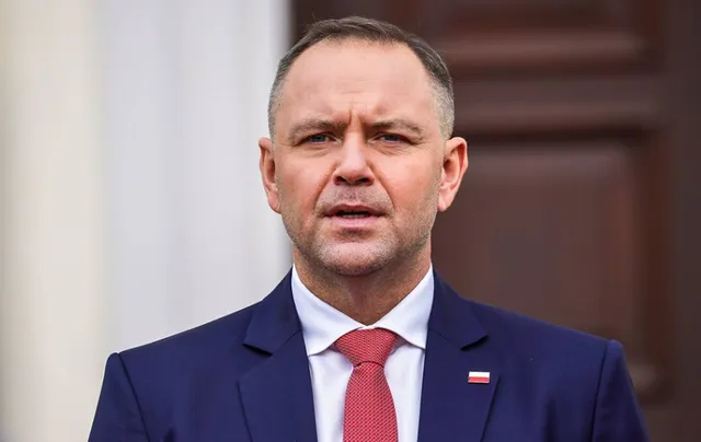 【泽连斯基让步很爽快，波兰总统直言想上桌，从领土谈判中分一杯羹】和平协议谈了这么