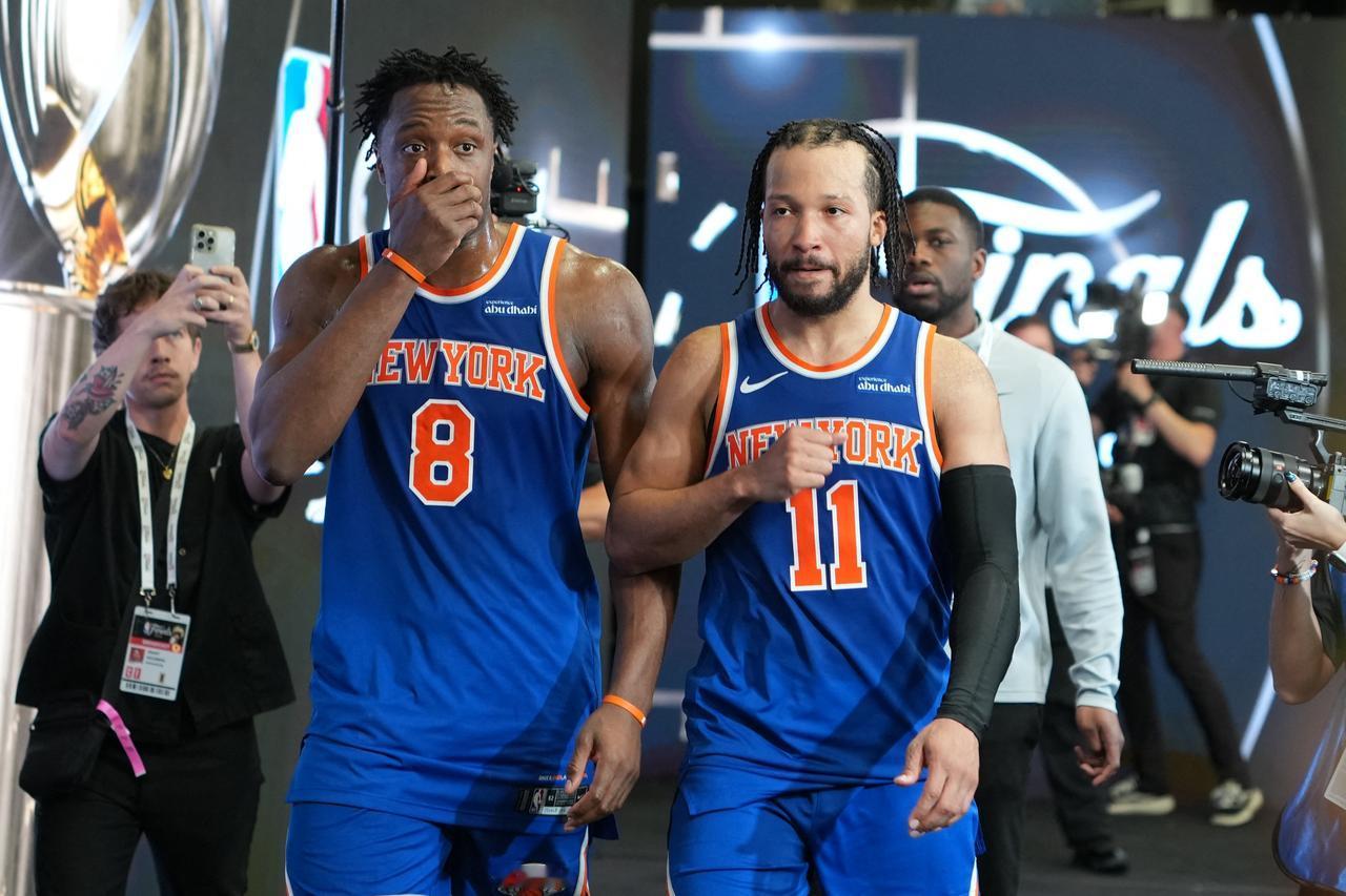 NBA的著名记者杰德·凯茨建议火箭队完全可以向尼克斯队学习，因为尼克斯队本赛季非