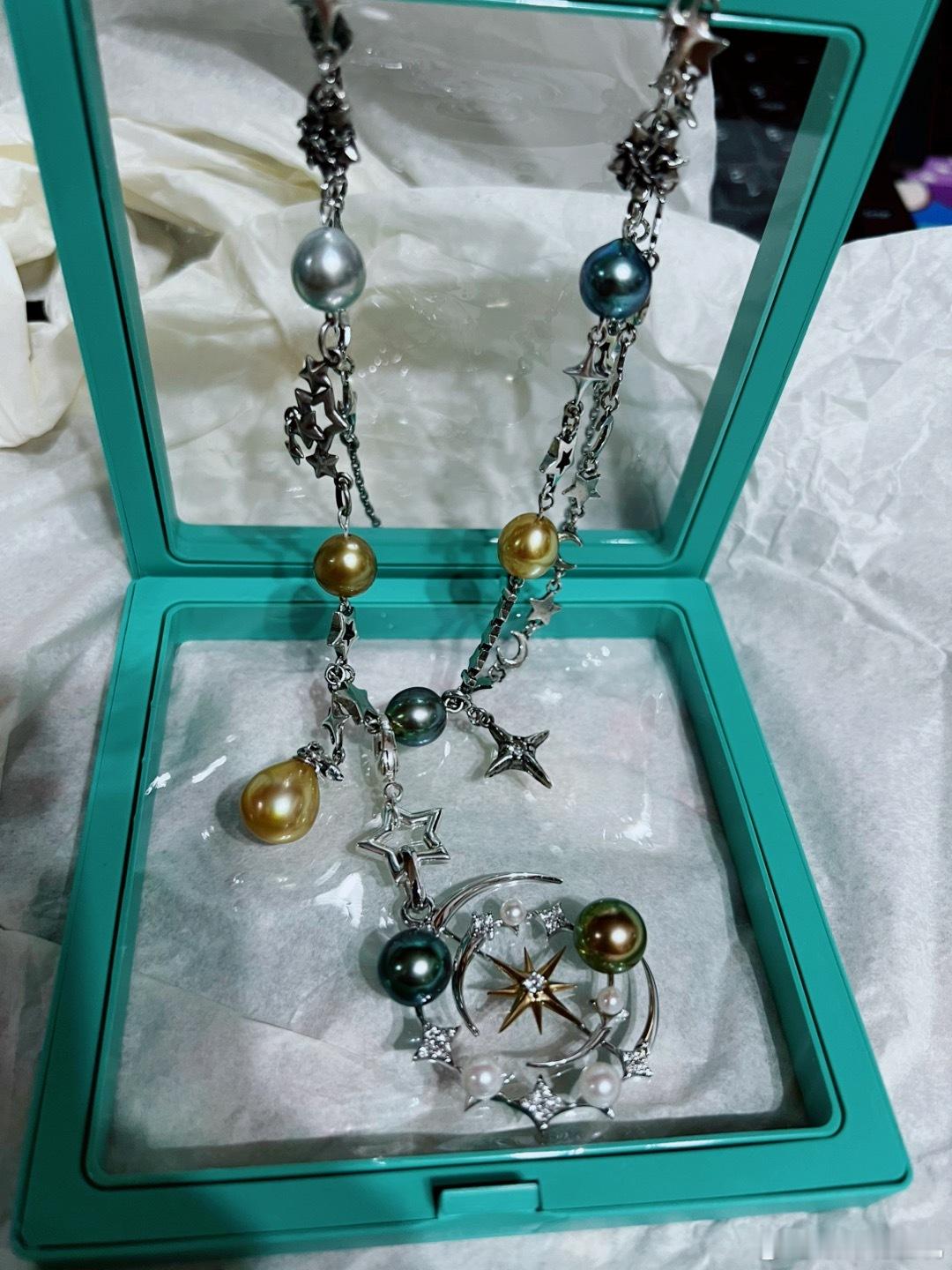 紧急定制了一条新的星月主题长链条来搭配我的的双子星⭐但是这条太重工了反而不适合戴