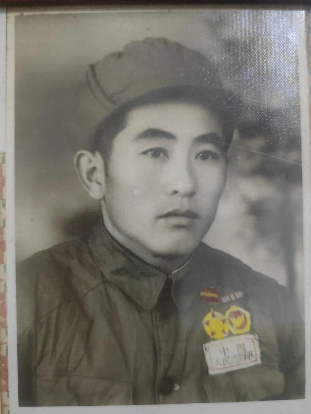 抗美援朝老兵李德银于4月26日逝世，享年102岁。这位曾在战场上失去左肺和数根肋