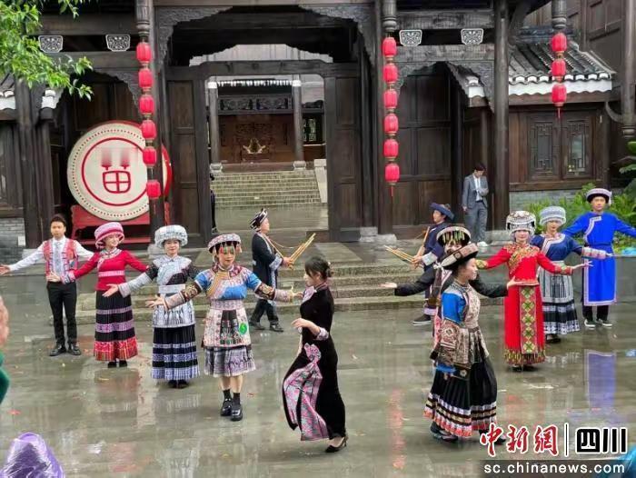 女儿要出嫁了，