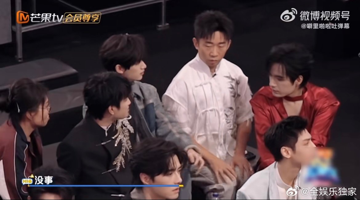 李雪琴教丁程鑫睡姿 小丁：睡个觉怎么还要学知识点？李雪琴精准纠错各种奇葩睡姿，全