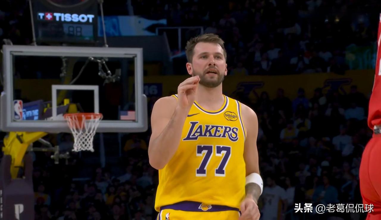 湖人传奇名宿詹姆斯-沃西真是太敢说了！在今天湖人主场以142：130击败公牛的赛