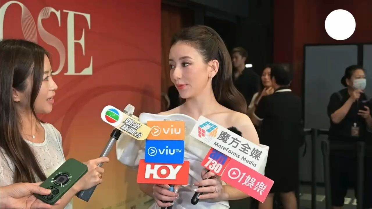 郭富城太太方媛接受港媒访问！方媛表示三宝已经长牙，会叫爸爸妈妈，谈孩子们的性格！