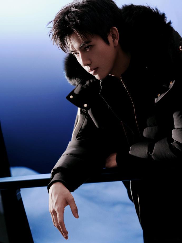 陈飞宇人间第三种绝色  陈飞宇人间第三种绝色，这么帅气的一张脸，就是核心出装呀！