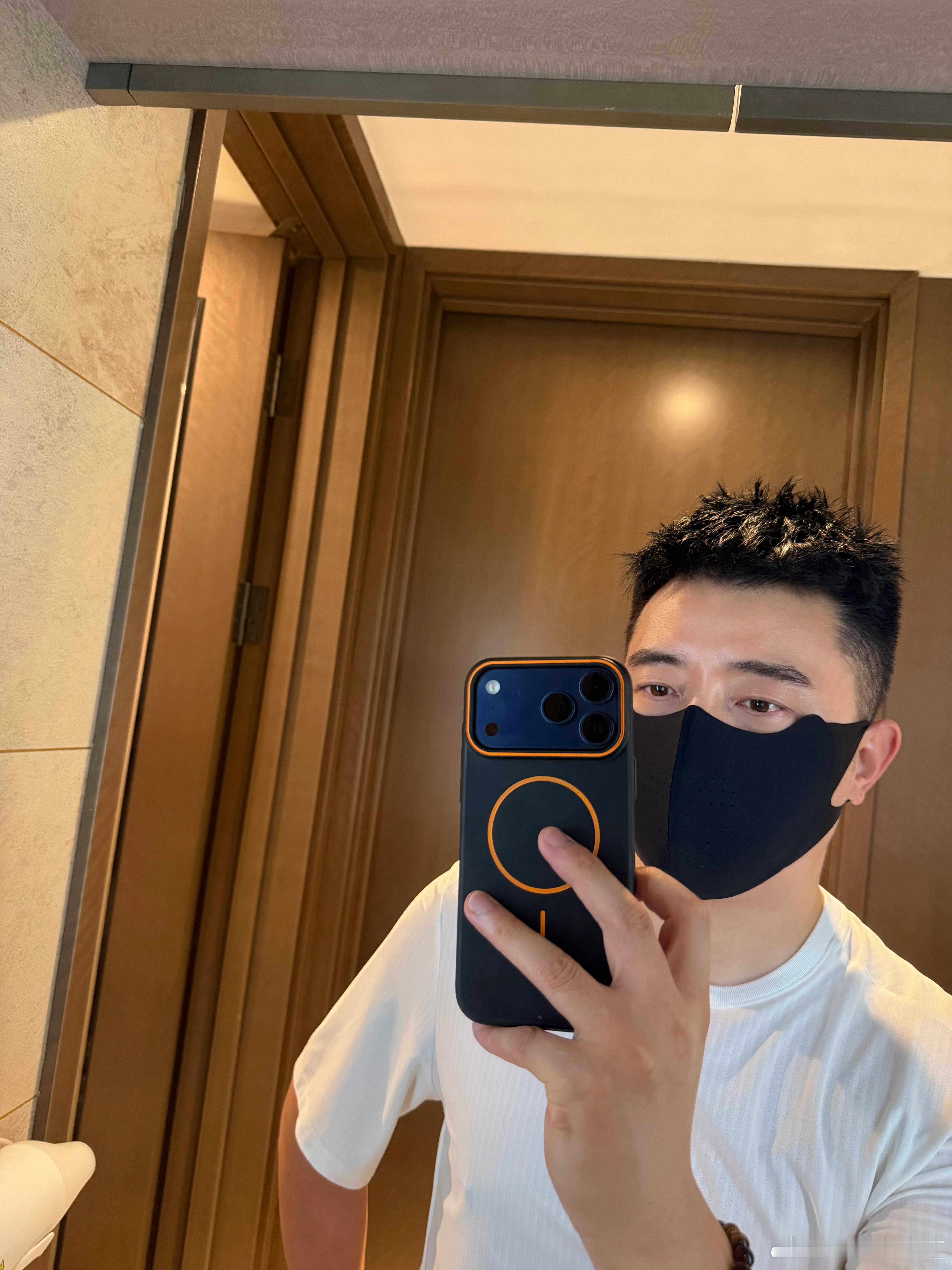 爬山买的这个防晒口罩感觉也不太防晒，他们还说像情趣用品