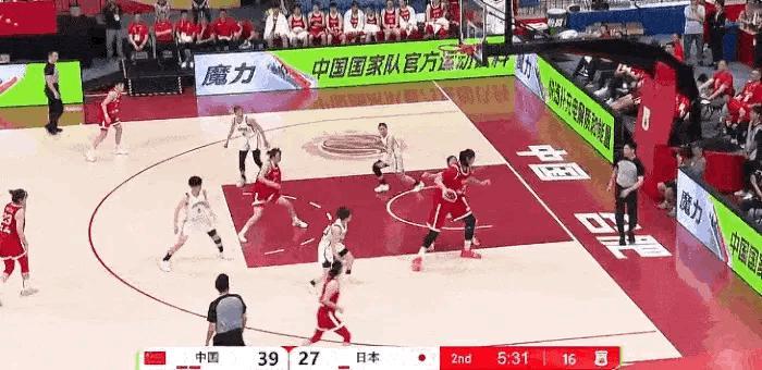 只要张子宇坚持高举高打，以这支日本女篮的体型，完全够不到球啊。[并不简单]上半场