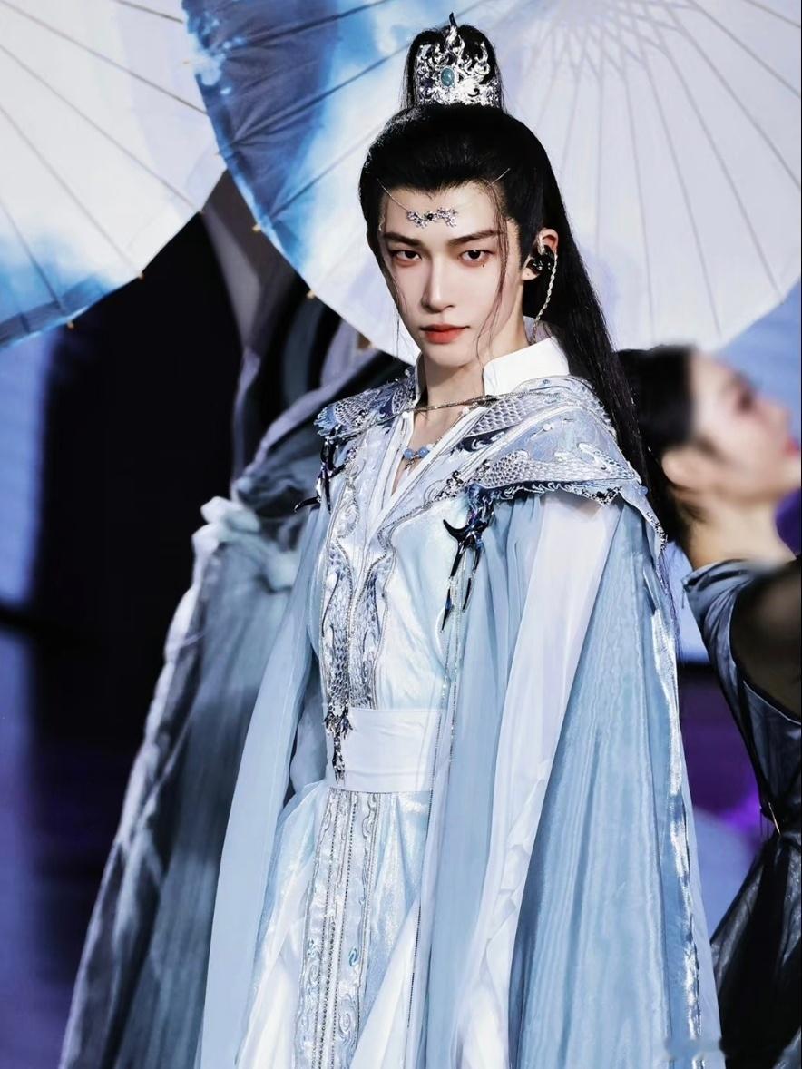 江苏的国风DNA动了从评弹袅袅到流行乐曲，这片江南水土滋养的旋律，既唱古典魂又吟