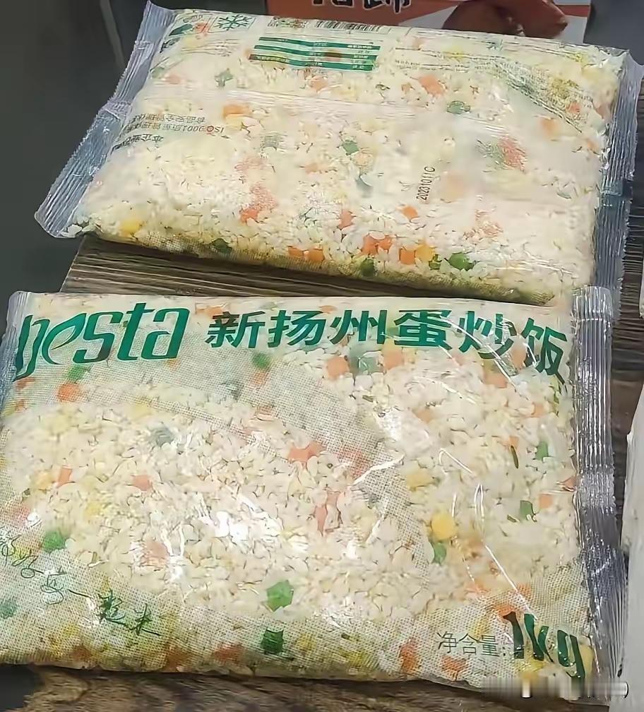 如果去饭店吃饭个蛋炒饭都是预制菜，那不去自己买回家自己冻。

啥时候想吃了自己拿