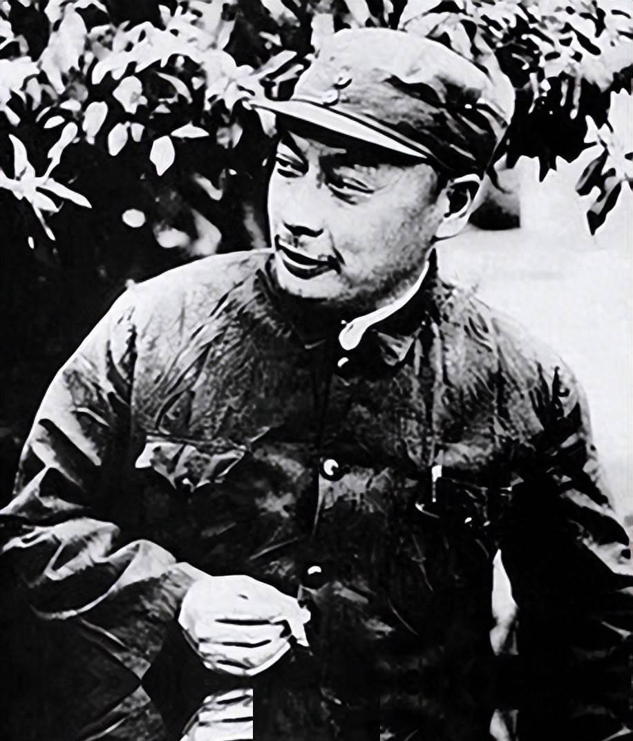 1949年，上海胜利后，我党计划清算青帮老大。助手问陈老总:“还有个叫顾竹轩的如