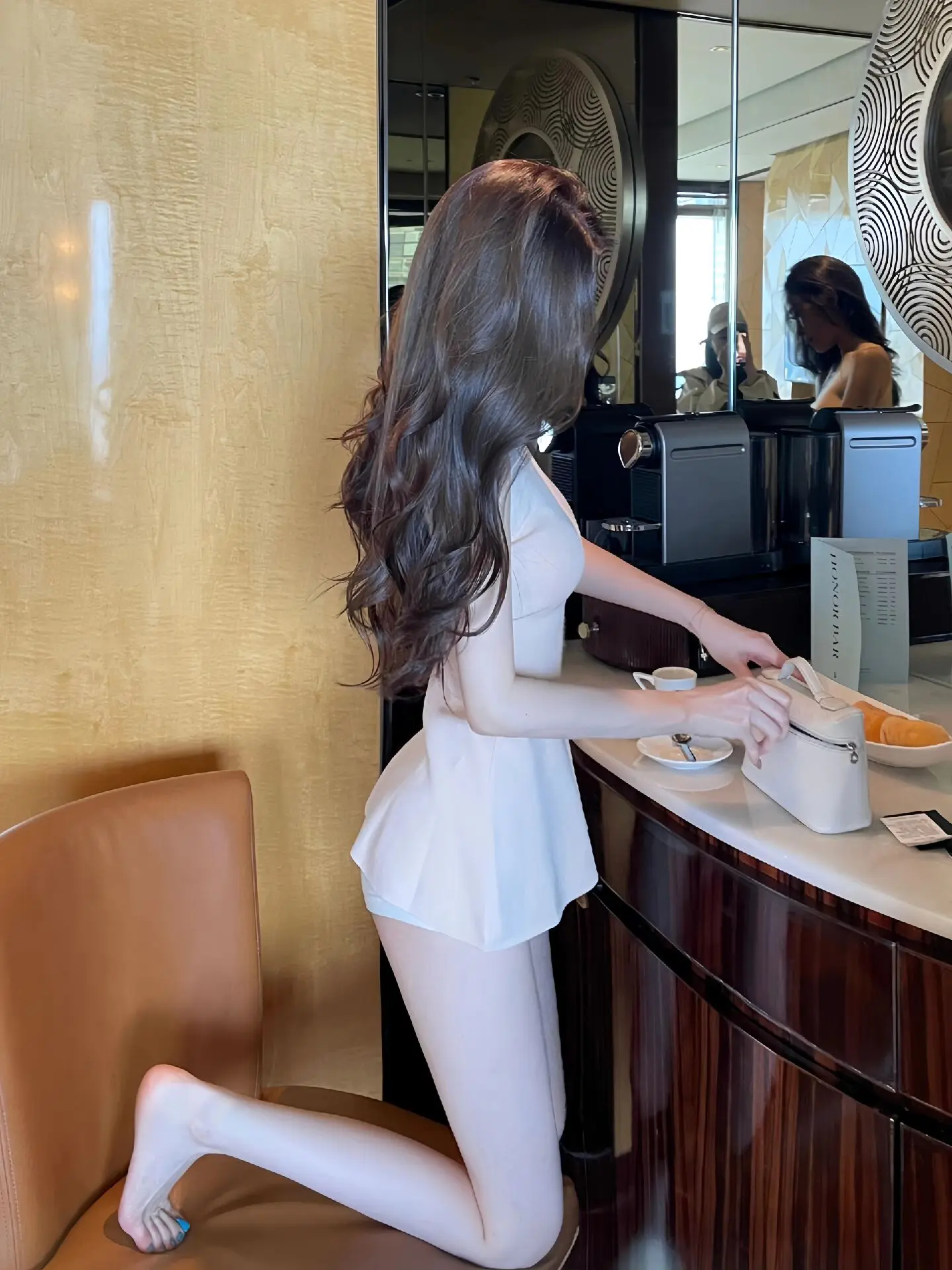 没有人会去帮助一个毫无价值的人，你必须要好好的经营你自己，就算你跌入了...