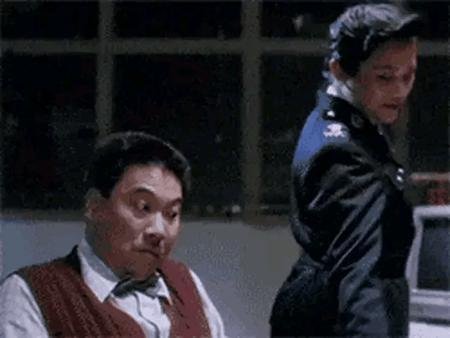 开过燃油超跑的都知道

座舱狭小，座椅硬、夹、矮，减震隔音极差，油耗极高，除了夜