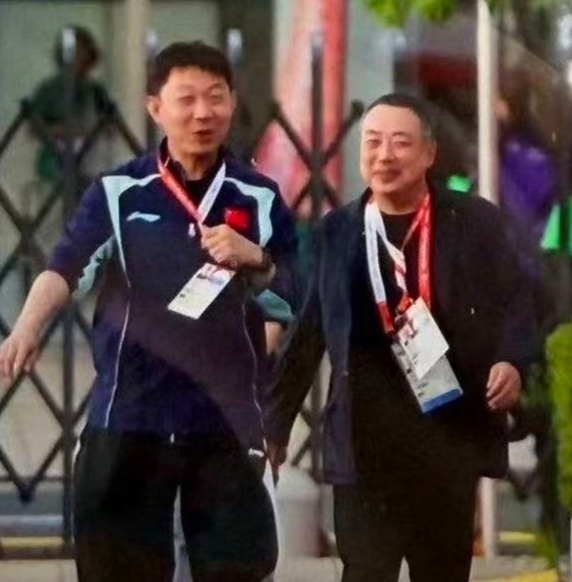 刘国梁来看亚运会了中国乒乓球队[超话] 9月21日刘国梁来名古屋看亚运会了 ​​
