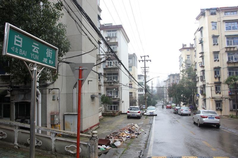 农村居民自出生起0岁便需缴纳医保，哪怕活到100岁，直至离世都不能停缴，反观城市