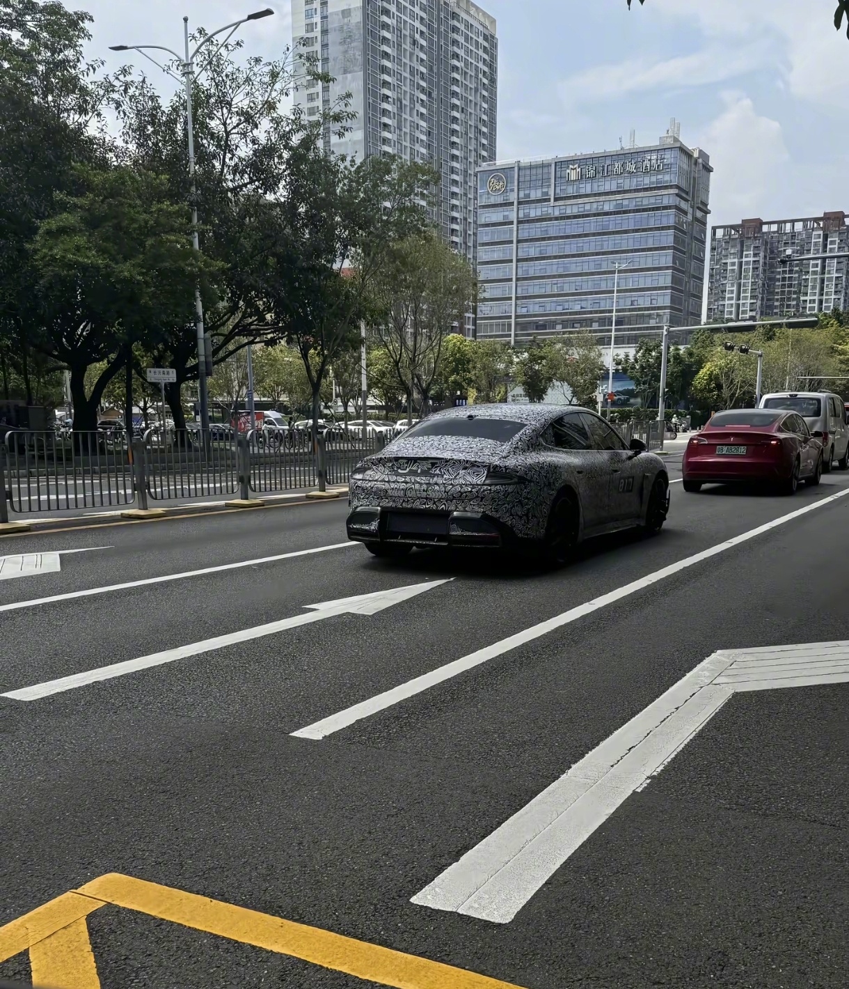 小米出新款了？？卡钳是黄色的，不知道是不是ultra生活手记