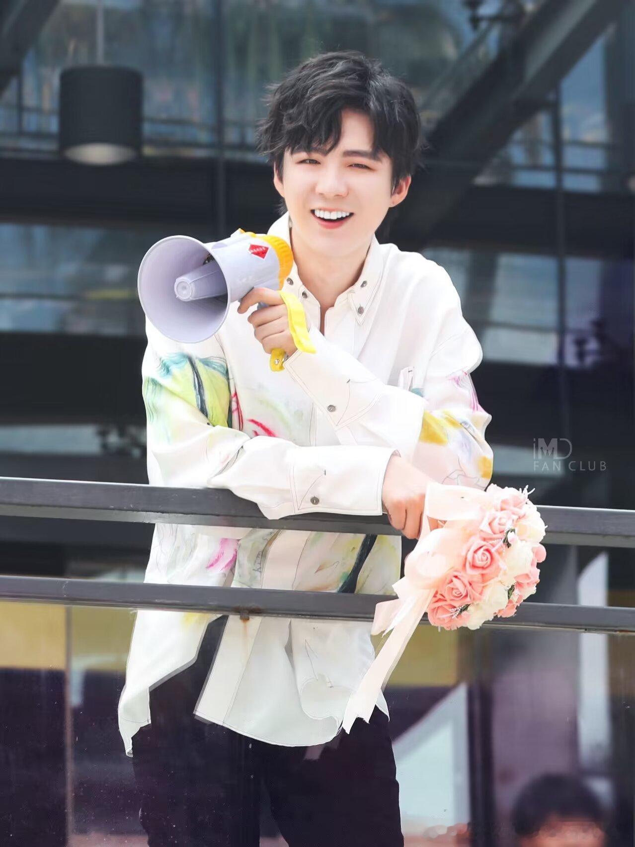摩登兄弟[超话] 你笑起来真好看！[送花花][流鼻血][流鼻血]​​​
