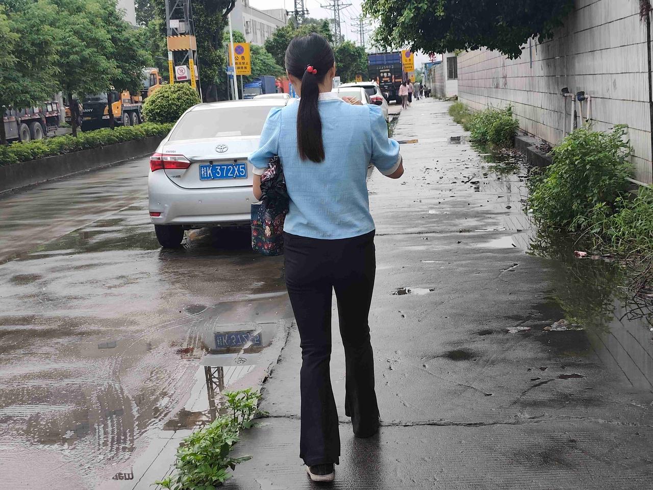 我的今日状态：😁轻松愉快
我这里的天气：☁️阴天
雨后夏天的甲晨，天气凉爽，打