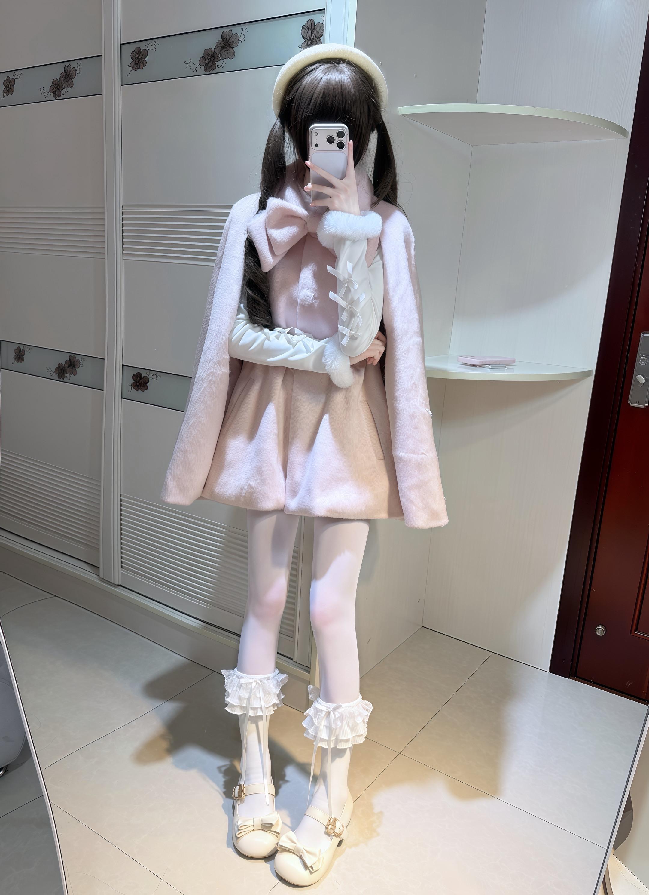 人总是喜欢把三分的新鲜感描成七分的爱